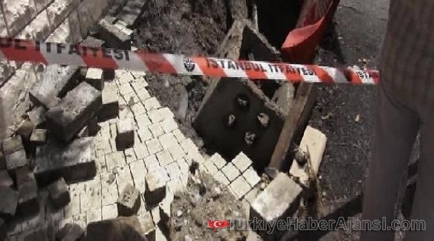 Üsküdar'da Kaldırım Çöktü: 1 Yaralı