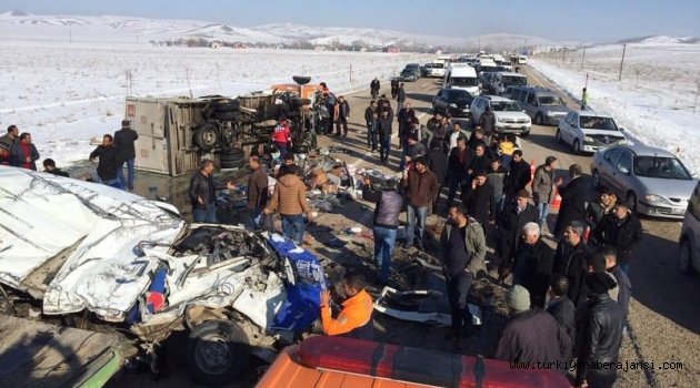 Van Erciş'te Korkunç Kaza: 11 Kişi Öldü