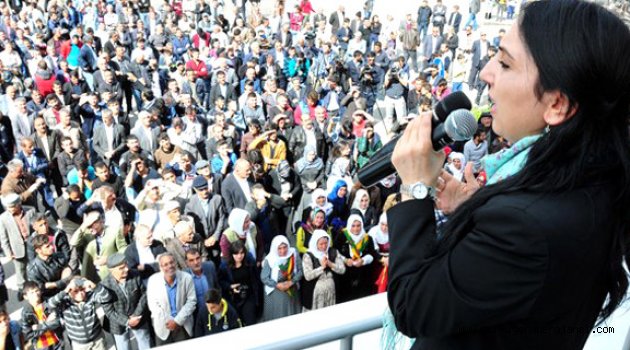 Van Mitinginde HDP'ye Soğuk Duş