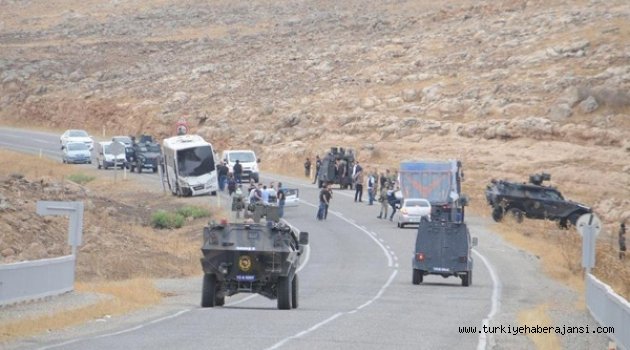 Van'da Askeri Araca Bombalı Saldırı