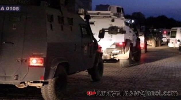 Van'da Polis Aracına Bombalı Tuzak