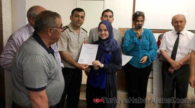 Yalova Kadın Meclisi, Yılın Ailelerini Ödüllendirdi