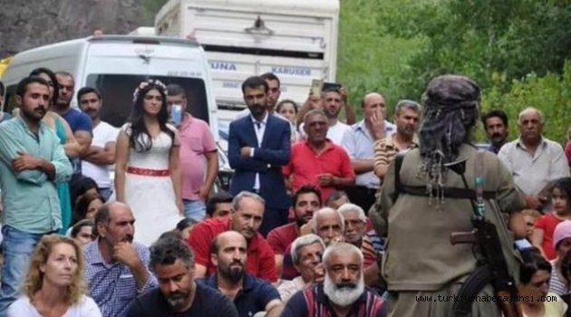Yol Kesen PKK'dan Gelin ve Damada Örgüt Propagandası