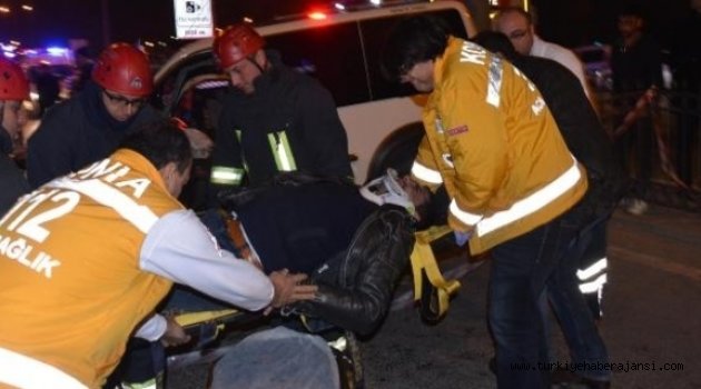 Yön Levhası Direğine Çarpan Araçta Can Pazarı