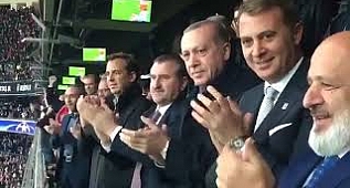 Erdoğan, Beşiktaş-Monaco Maçını Tribünden İzledi