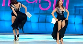 İç Çamaşırıma Pire Girdi Dedi Eteğini Kaldırdı!