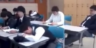 Derste Uyuyan Öğrenciye Komik Şaka