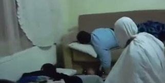 Uyuyan Sarhoş Adama Böyle Şaka Yapılırmı